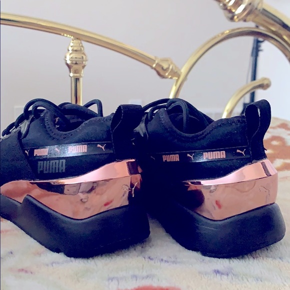 Women’s Puma Runners! - Picture 2 of 3